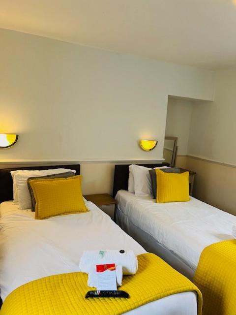 Crown Hotel Brackley Dış mekan fotoğraf