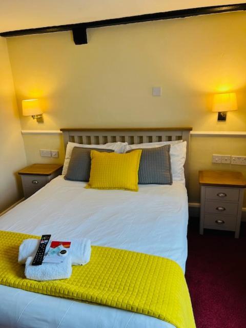 Crown Hotel Brackley Dış mekan fotoğraf