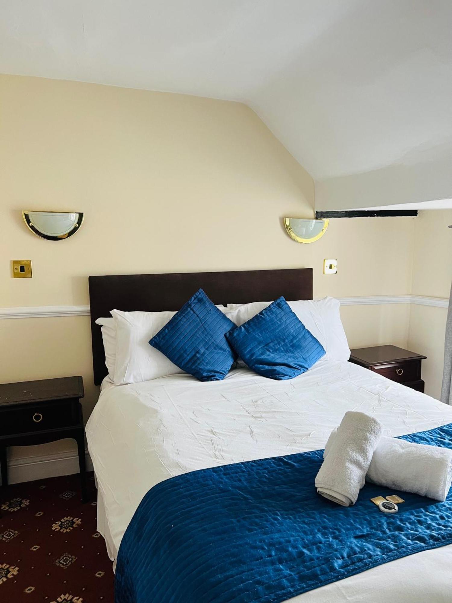 Crown Hotel Brackley Dış mekan fotoğraf